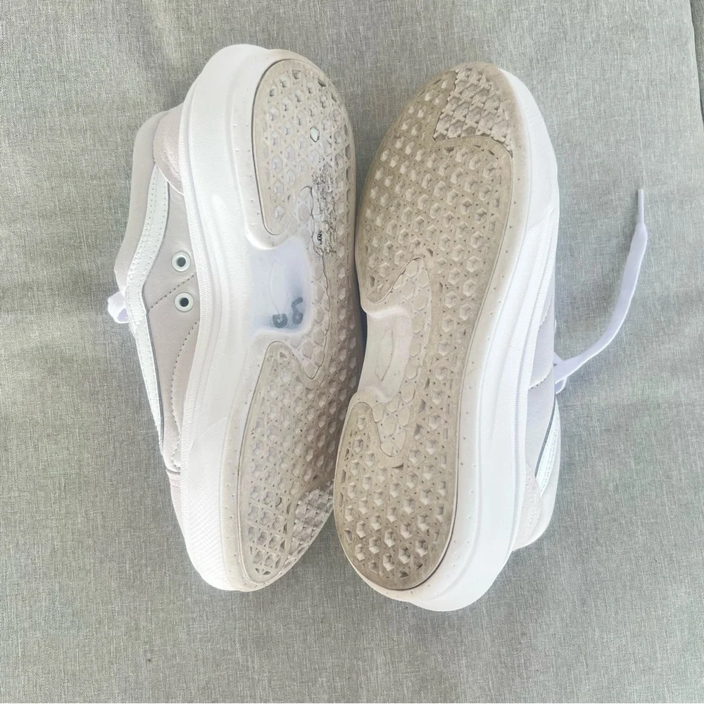 Vans Old‎ Skool Overt CC Sneakers White Light Gray Size Men7.5 / Women 9